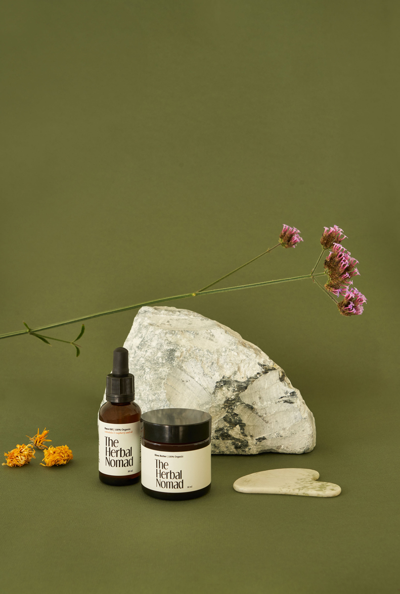 art direction - Studio Gerritsen-Bart cosmetic bottles with stones and flowers