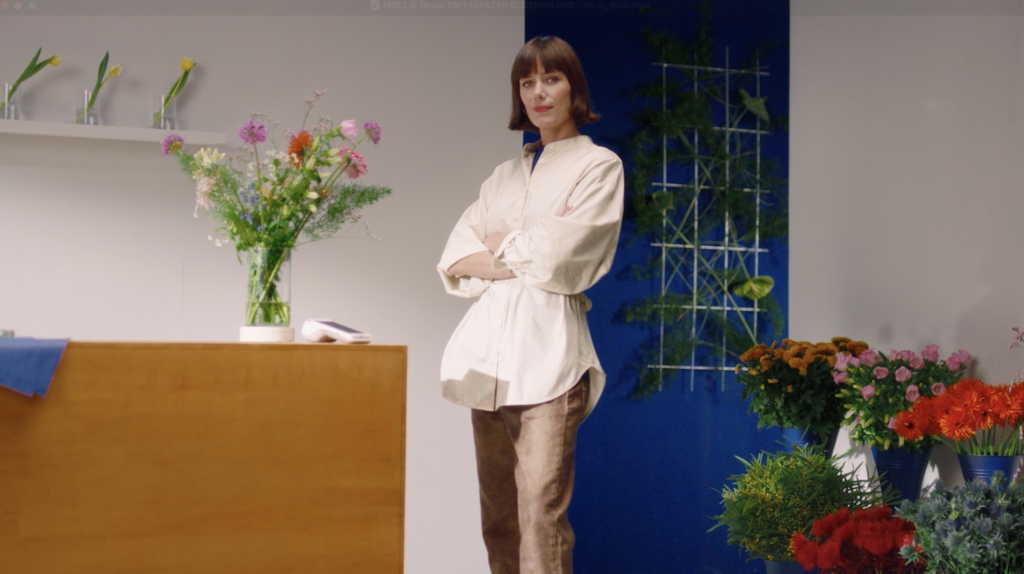 art direction - Studio Gerritsen-Bart flower shop commercial with a brown orange counter with a female owner and a payment device