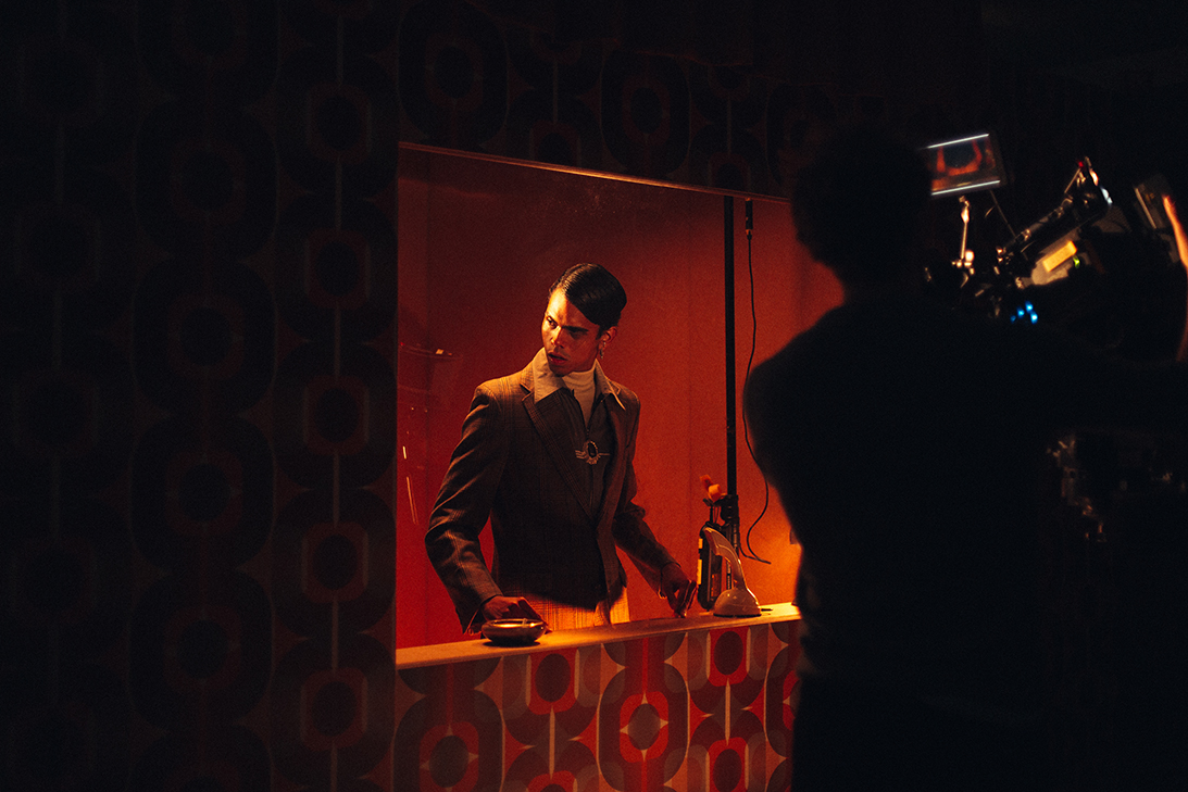 art direction and set design - Studio Gerritsen-Bart behind the scenes video clip with 60's print wallpaper