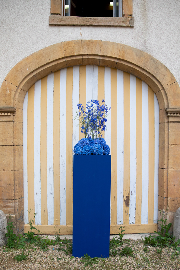 event design and art direction - Studio Gerritsen-Bart wedding flower composition in front of a Belgian door